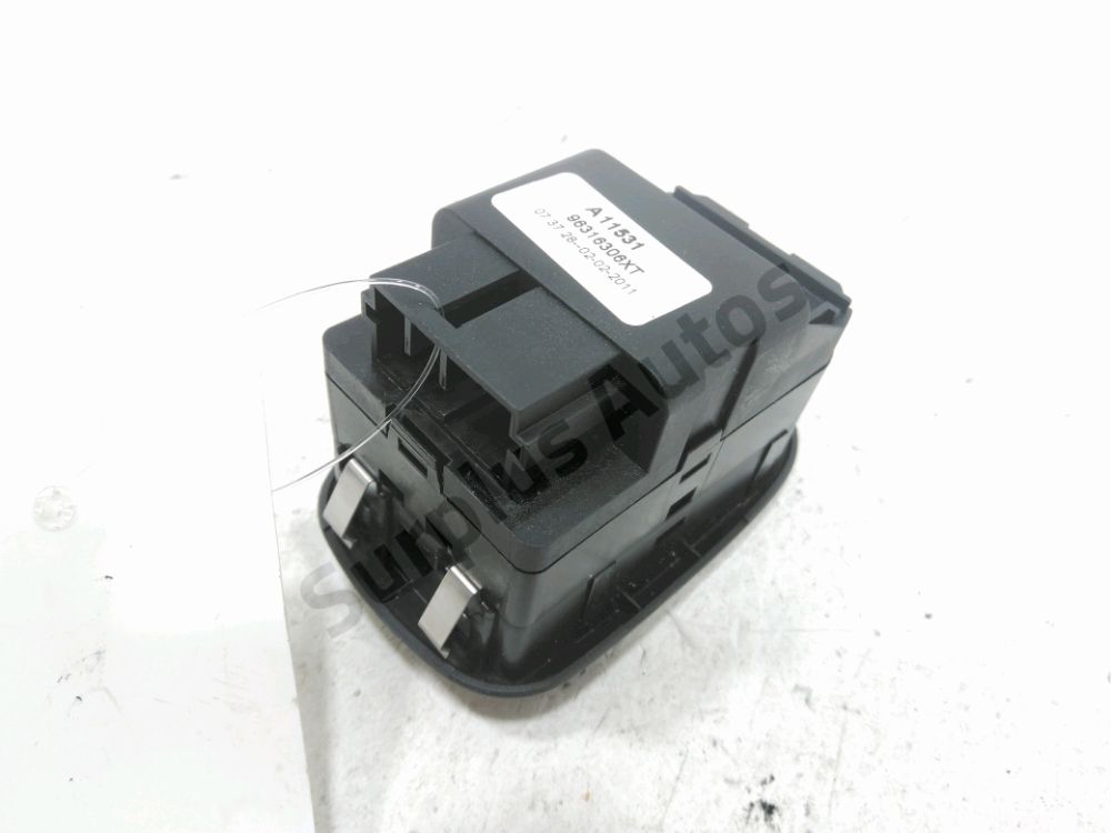 Commande lève-vitre avant gauche