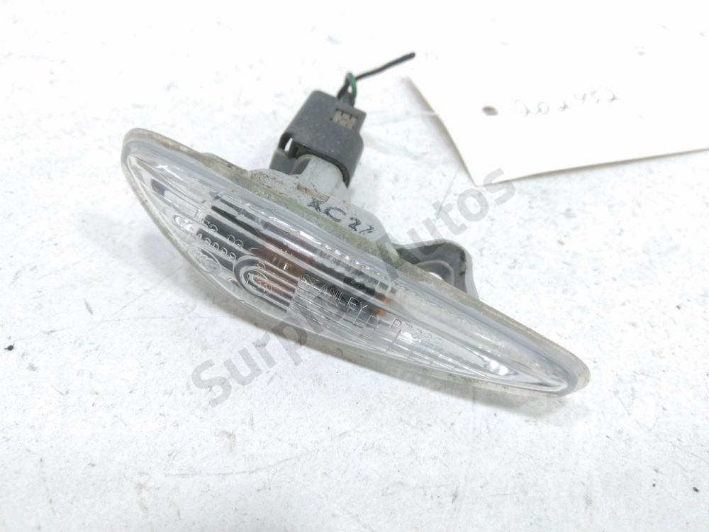 Repetiteur d'aile gauche