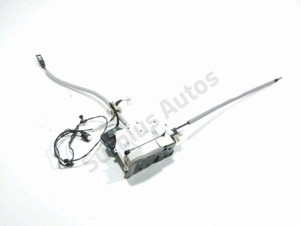 Serrure de porte avant droite