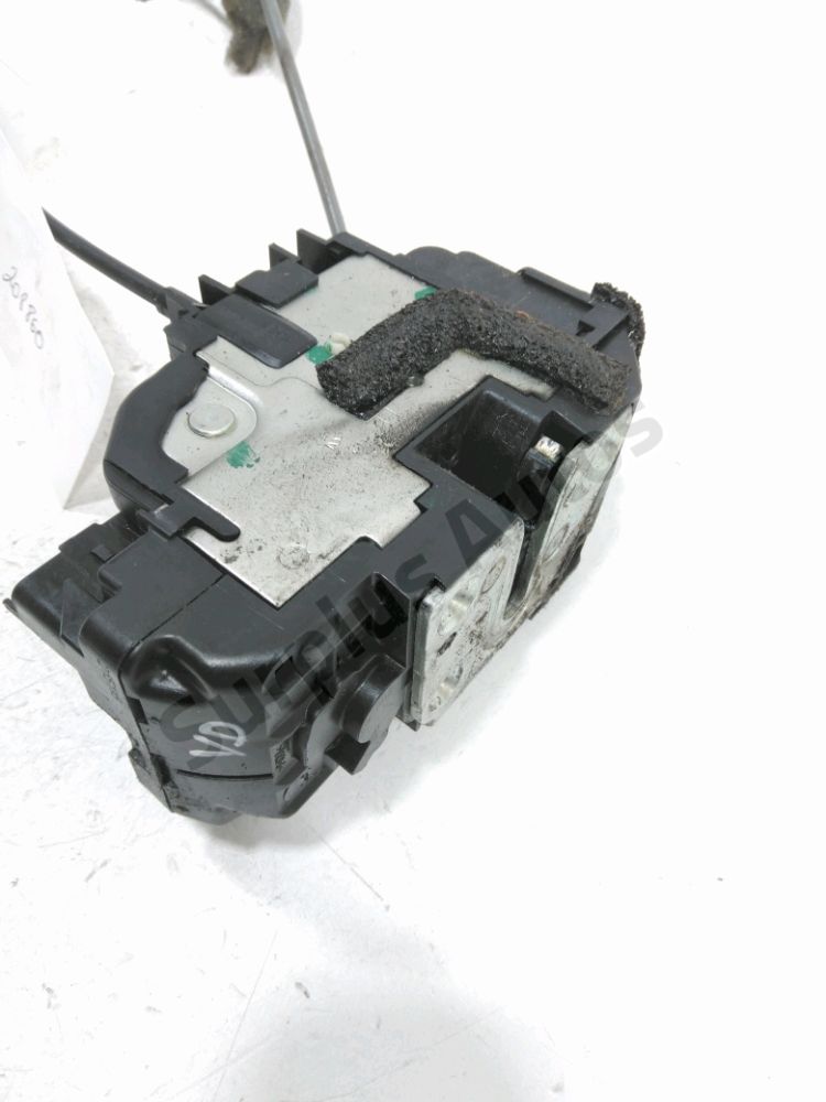 Serrure de porte avant droite