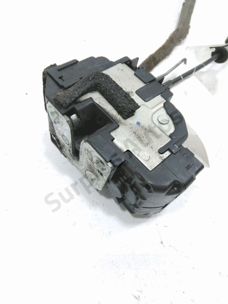 Serrure de porte avant gauche