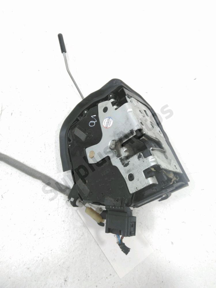 Serrure de porte avant droite