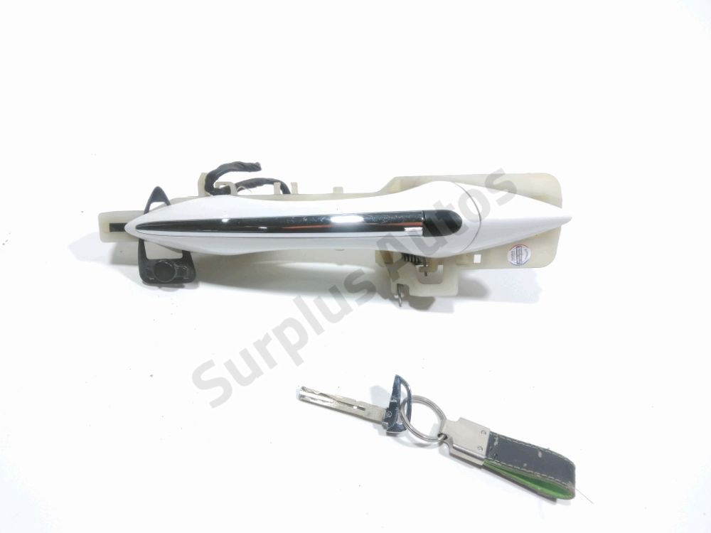 Poignee exterieure avant gauche