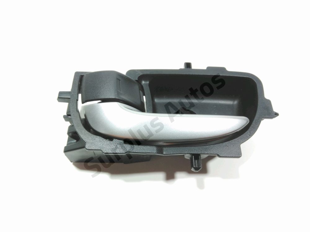 Poignee interieure porte arriere gauche