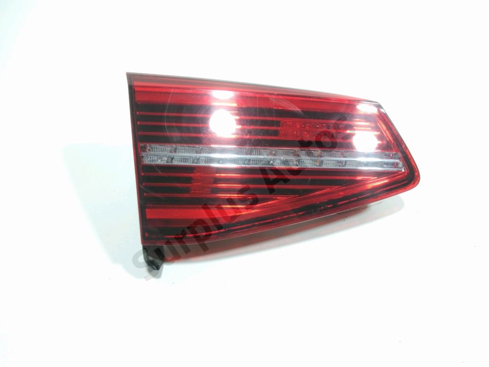 Feu arrière intérieur gauche