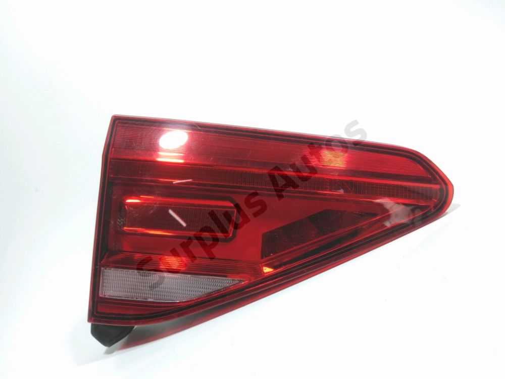 Feu arrière intérieur gauche