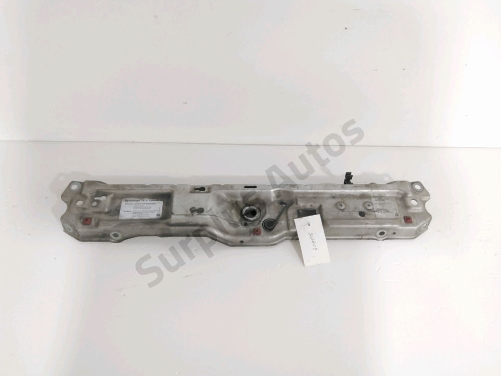 Traverse superieure armature avant