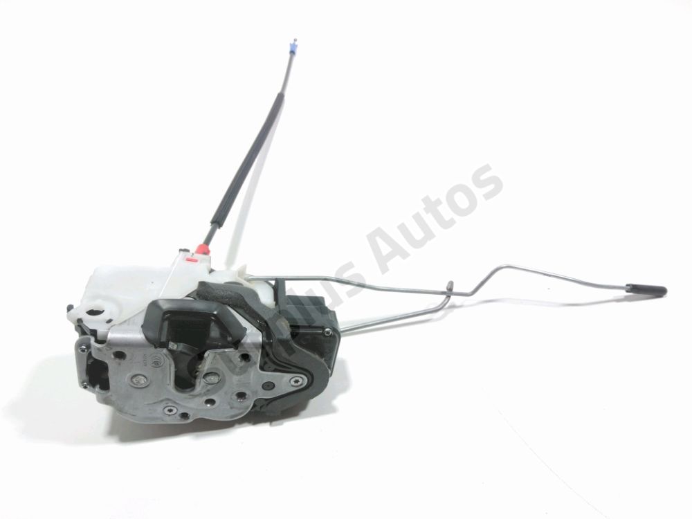 Serrure de porte avant droite