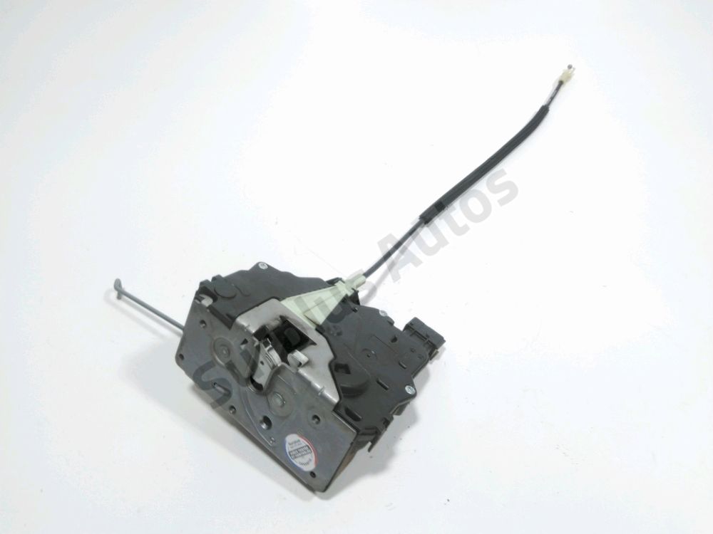 Serrure de porte avant droite