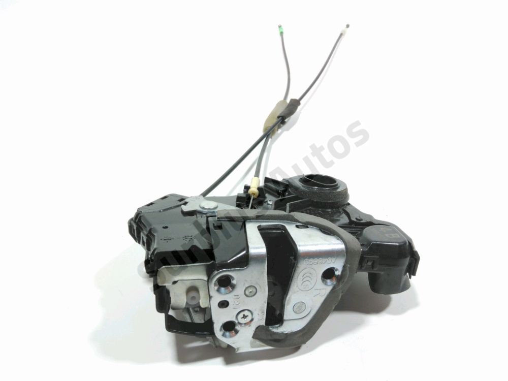 Serrure de porte avant droite