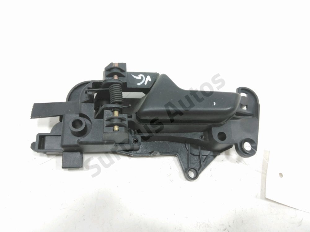 Poignee interieure porte avant gauche