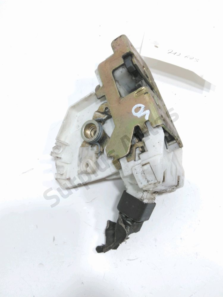 Serrure de porte avant droite