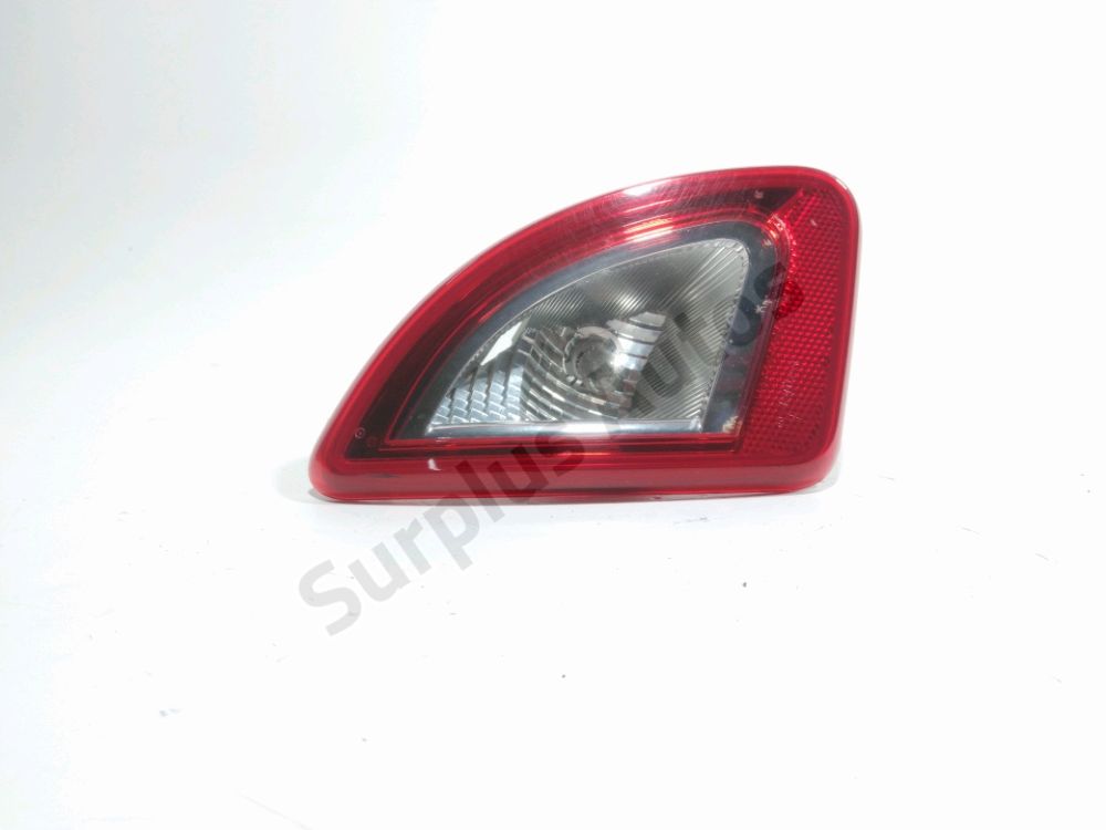 Feu arrière intérieur gauche