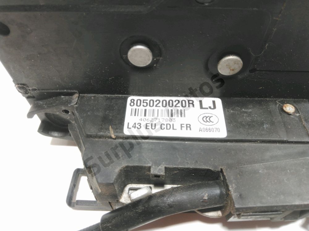 Serrure de porte avant droite