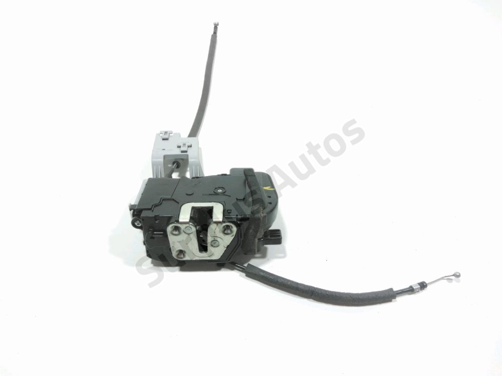 Serrure de porte avant droite