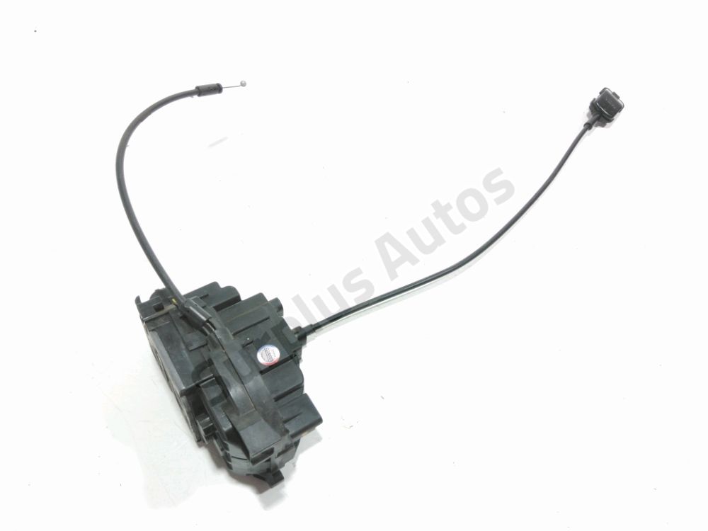 Serrure de porte avant droite