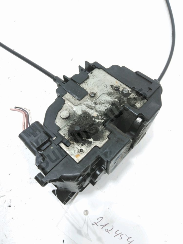 Serrure de porte avant droite