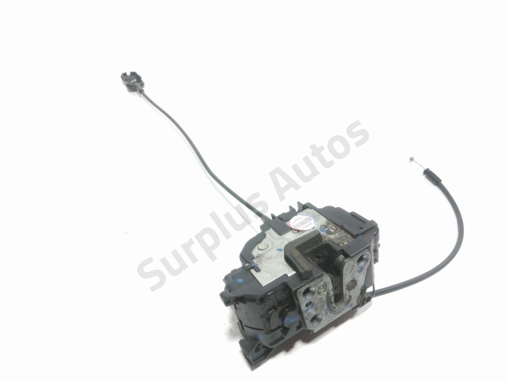 Serrure de porte avant droite