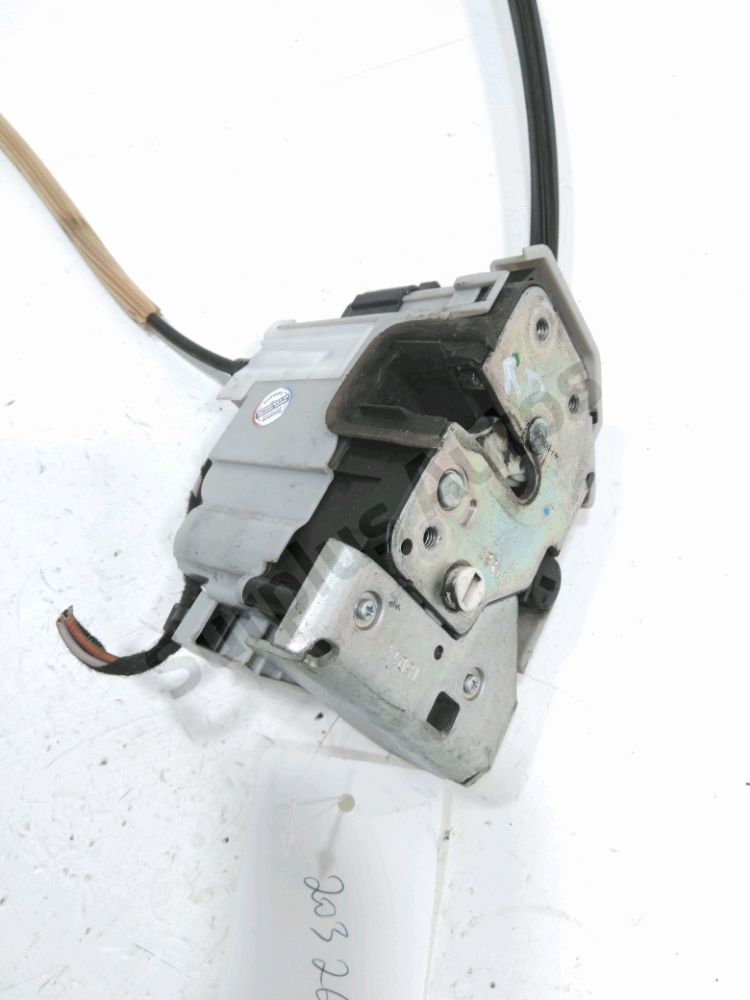 Serrure de porte arrière droite