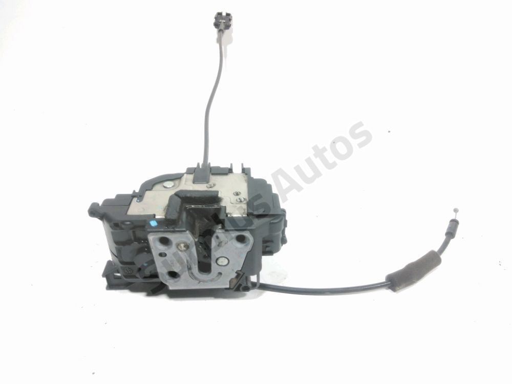 Serrure de porte avant droite