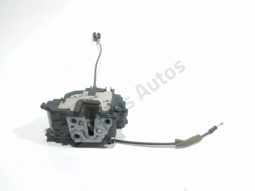 Serrure de porte avant droite