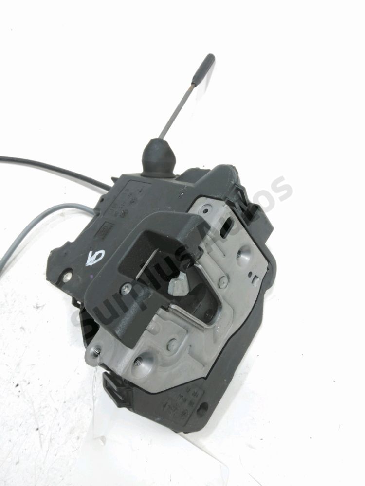 Serrure de porte avant droite