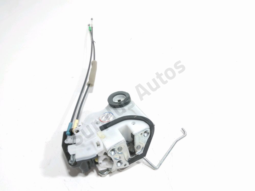 Serrure de porte avant droite