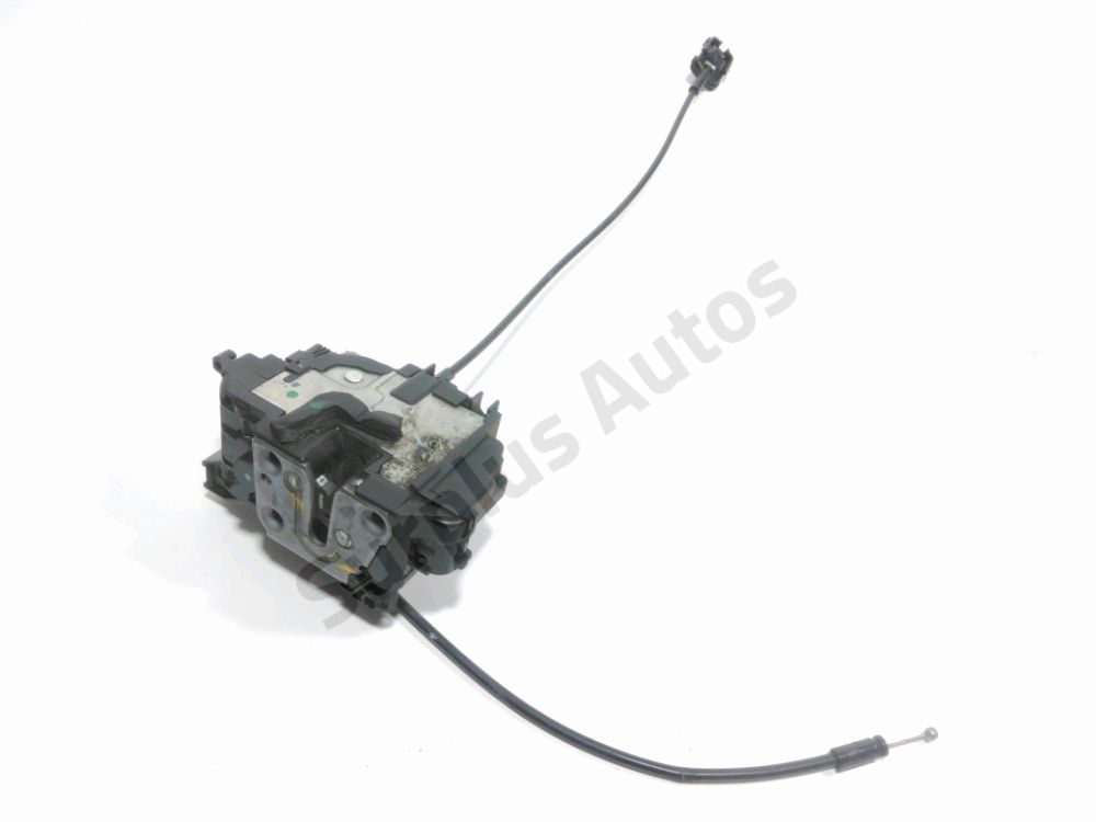 Serrure de porte avant droite