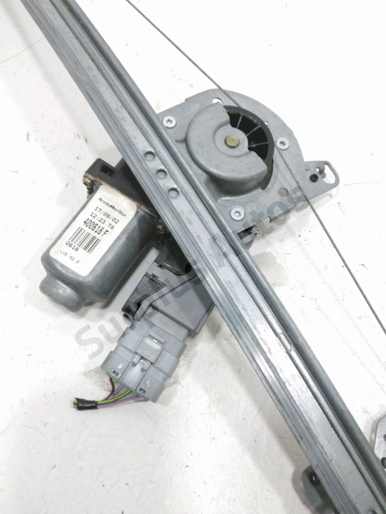 Lève-vitre électrique avant droit