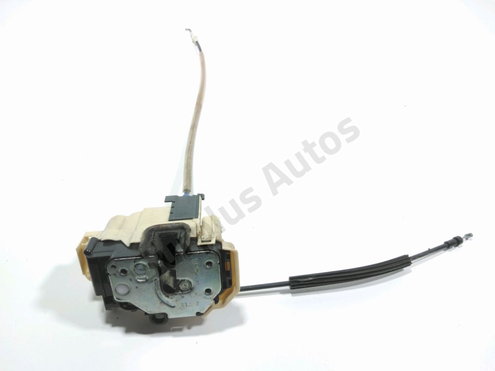 Serrure de porte avant droite