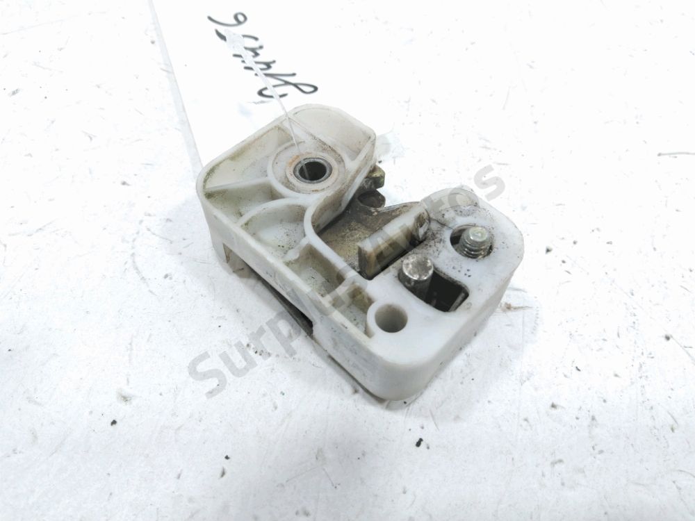 Serrure de porte avant droite