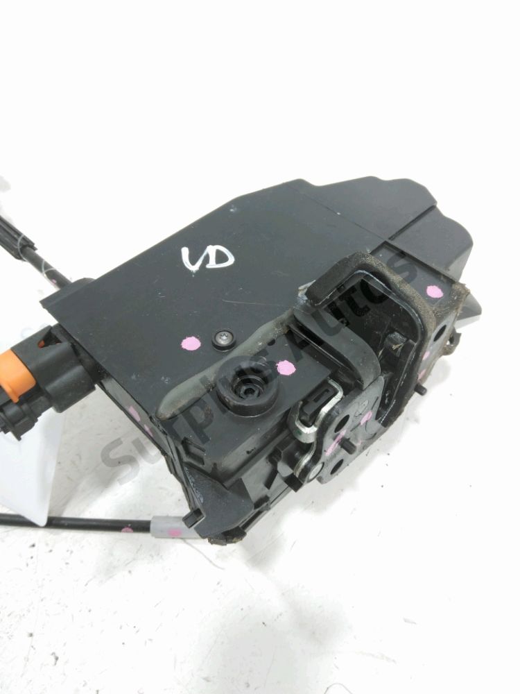 Serrure de porte avant droite