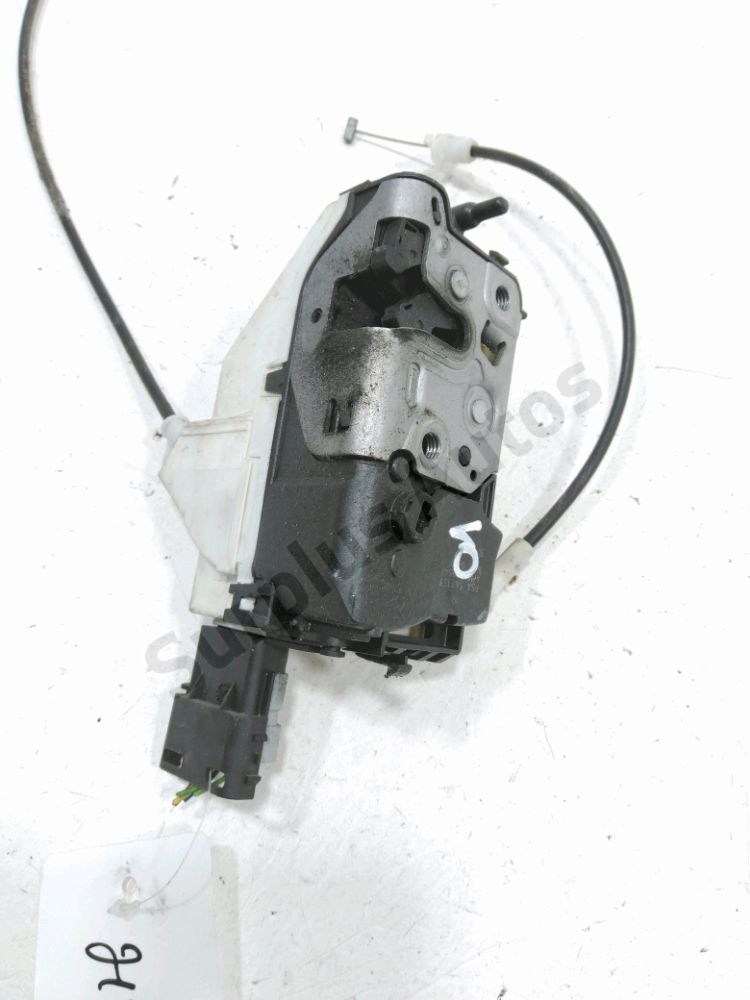 Serrure de porte avant droite