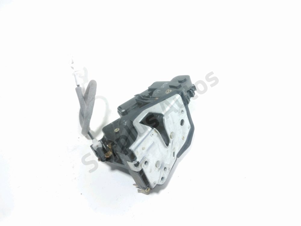 Serrure de porte avant droite