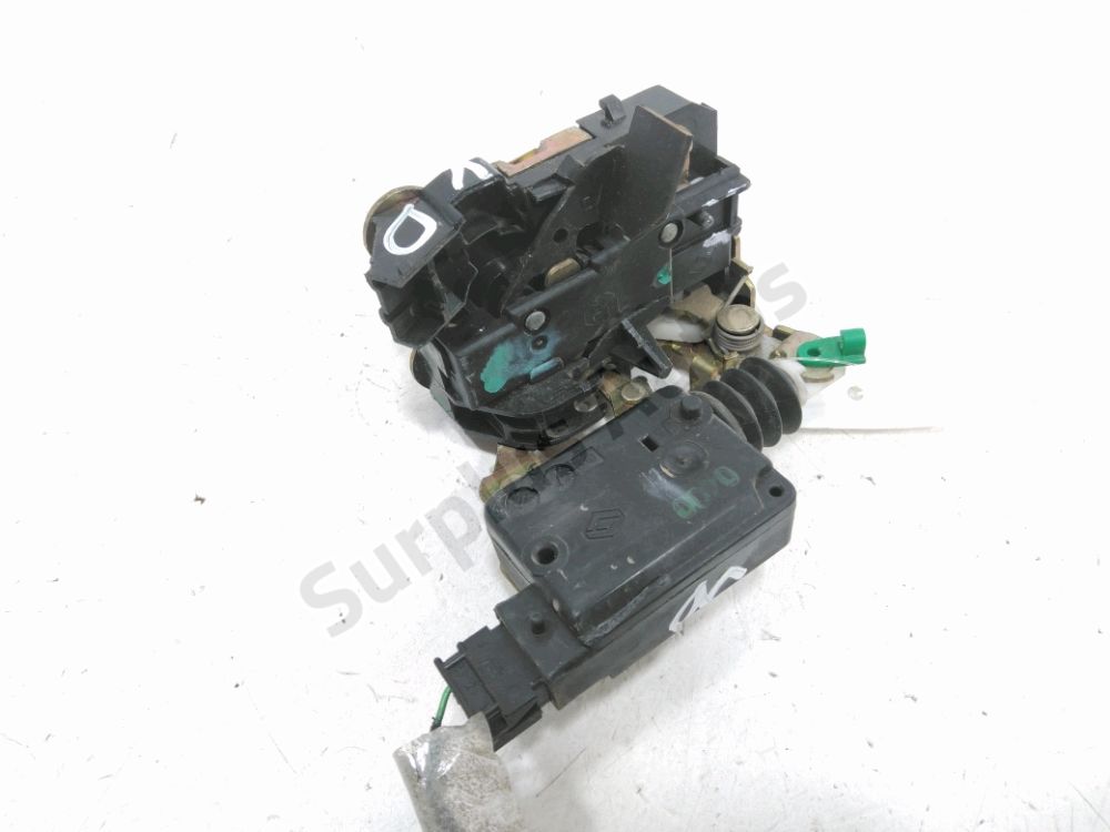 Serrure de porte avant droite