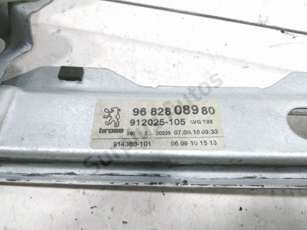 Lève-vitre électrique avant gauche