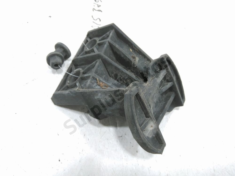 Support gauche de pare-choc arrière