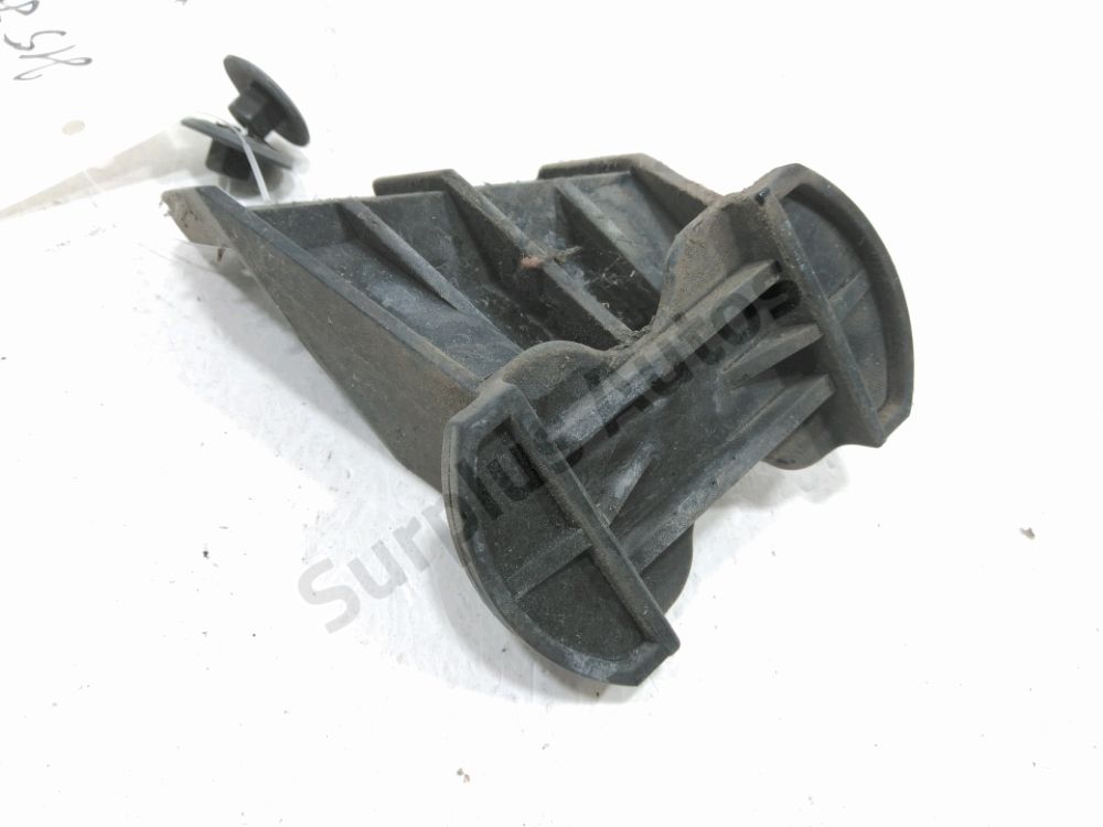 Support droit de pare-choc arrière