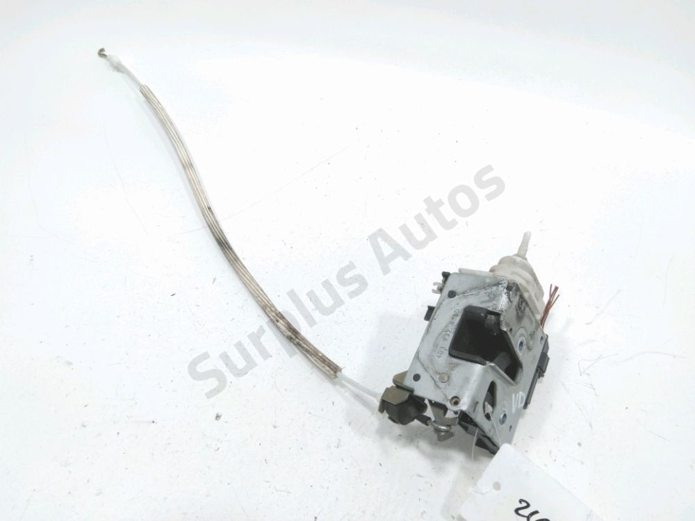 Serrure de porte avant droite