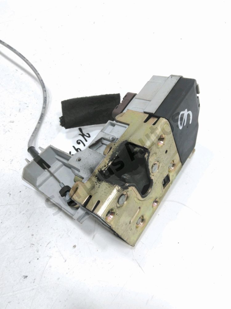 Serrure de porte avant droite