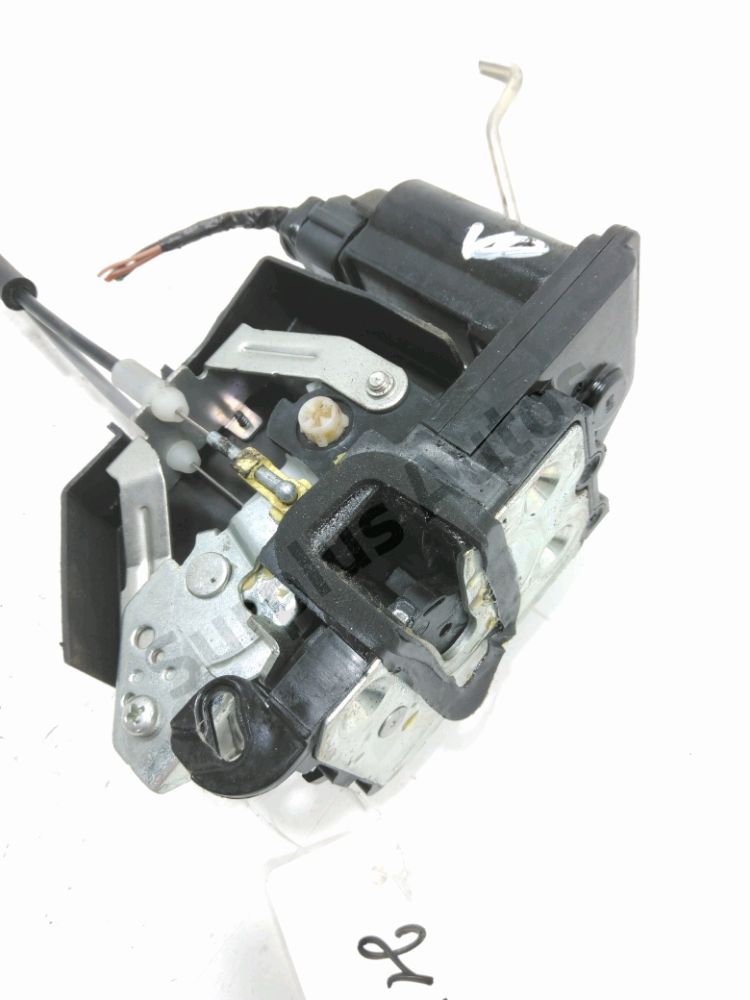 Serrure de porte avant droite