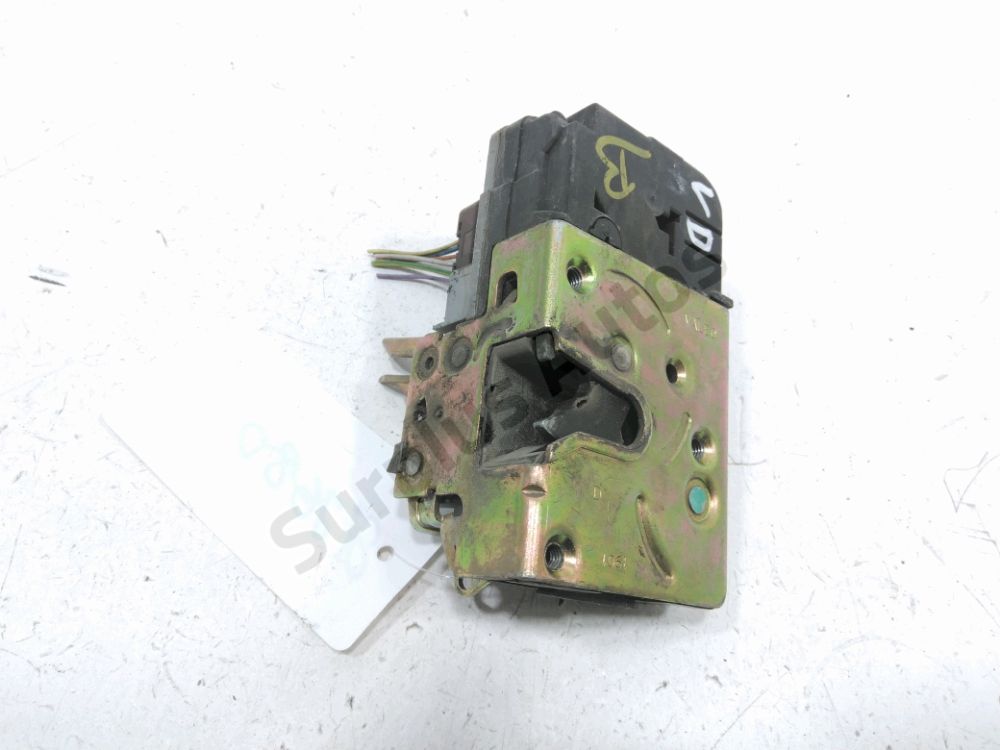 Serrure de porte avant droite