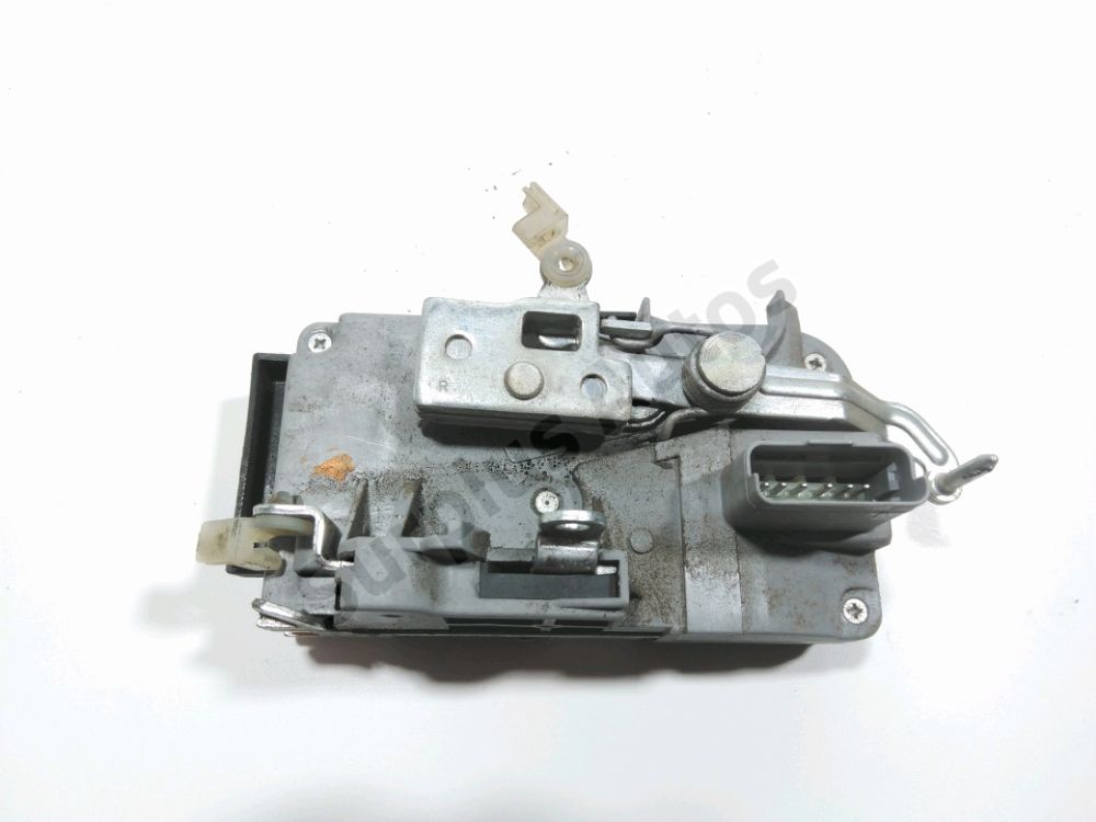 Serrure de porte avant droite