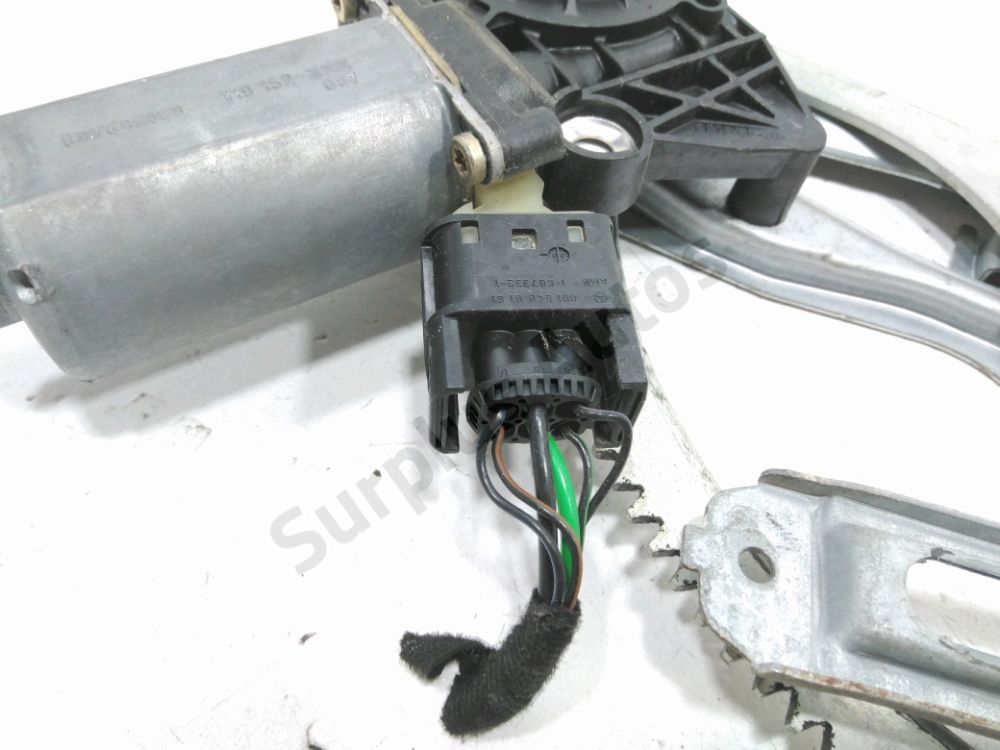 Lève-vitre électrique avant gauche