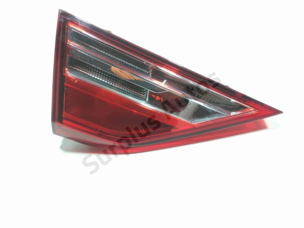 Feu arrière intérieur gauche