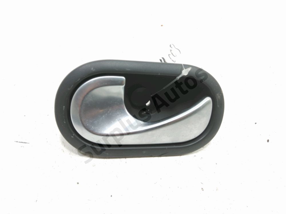 Poignee interieure porte arriere gauche