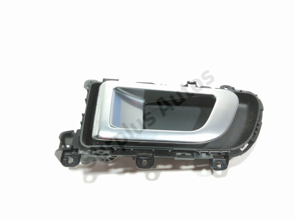 Poignee interieure porte arriere gauche