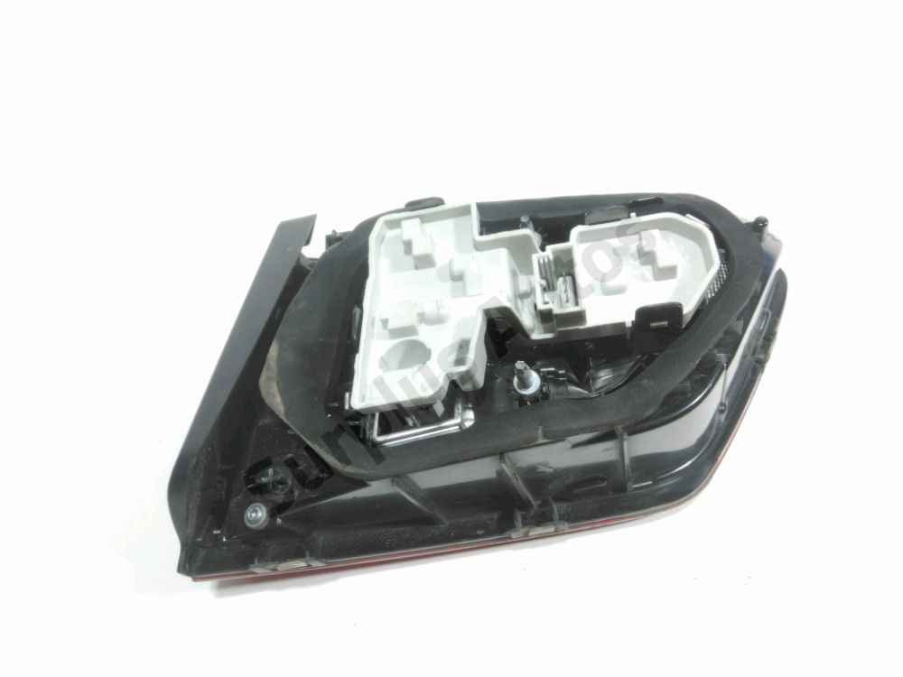 Feu arrière intérieur gauche