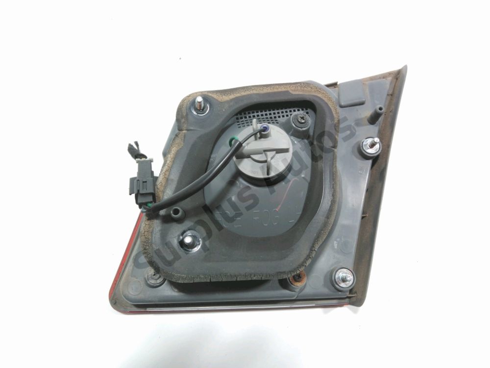 Feu arrière intérieur gauche