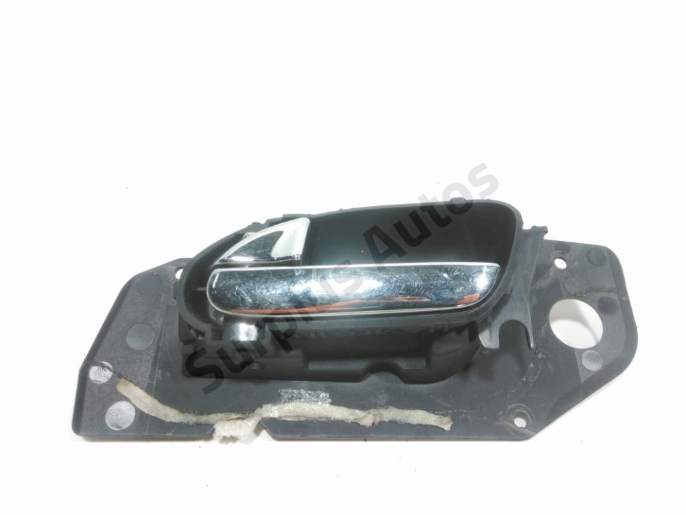 Poignee interieure porte avant gauche